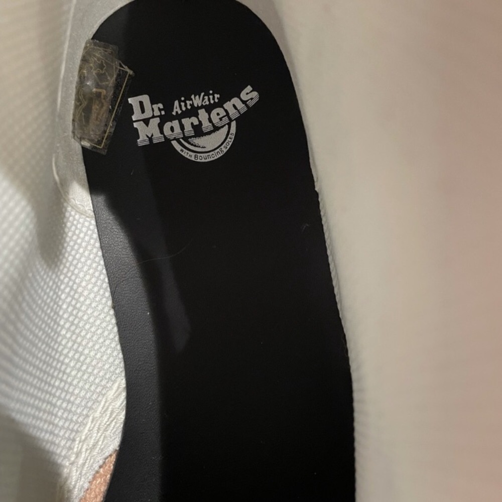 Genuine Dr. Marten Devon heart boot size 6. - Picture 7 of 8